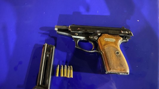 Detuvieron a una pareja de 22 y 39: tenían un arma y antecedentes delictivos