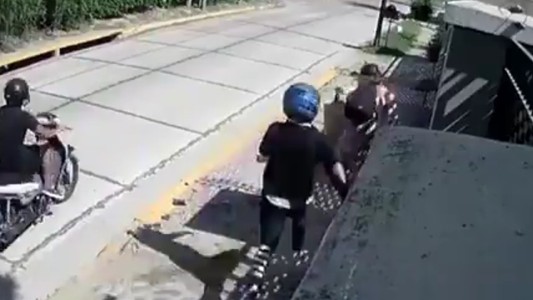 Córdoba: iba a rendir un examen de la facultad cuando la empujaron y asaltaron de manera violenta