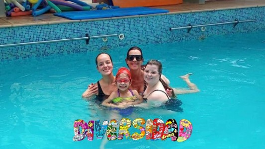 Zoe tiene dermatomiositis juvenil: una enfermedad autoinmune