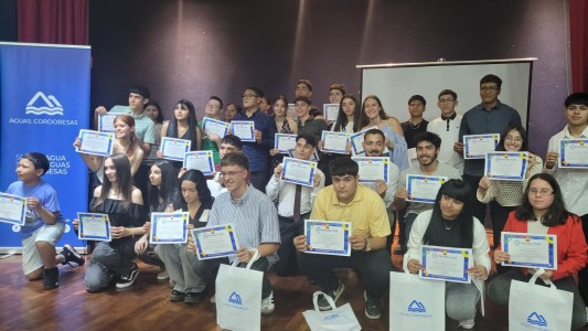 Aguas Cordobesas cierra el ciclo 2024 del programa "Construyendo Futuro" con un emotivo acto de premiación