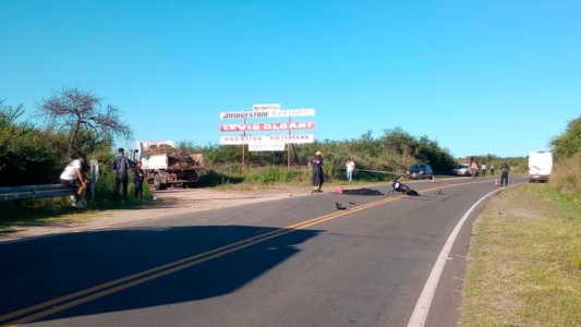 Tragedia en Embalse: murió un motociclista y su acompañante al chocar contra un camión de residuos