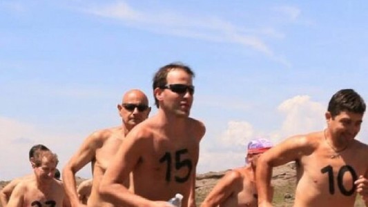 Cómo es la maratón nudista que se realiza este domingo en las sierras de Córdoba