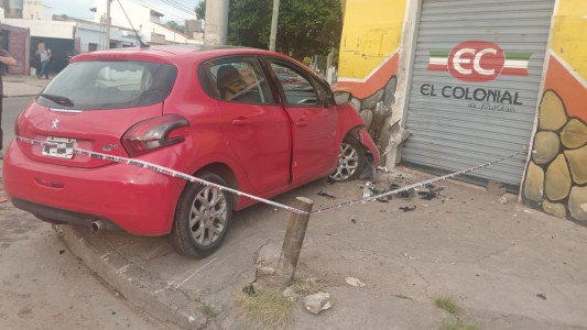 Corría picadas y terminó incrustado en un negocio: tiene 14 años y le había robado el auto a su papá