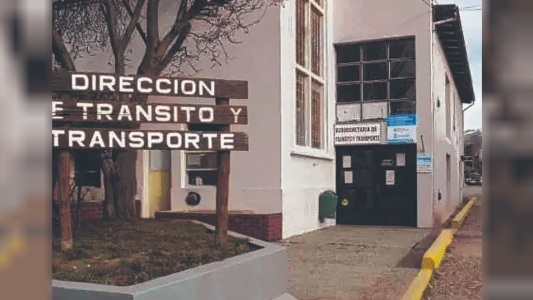 Le quitaron la licencia por alcoholemia positiva y se presentó a recuperarla borracho