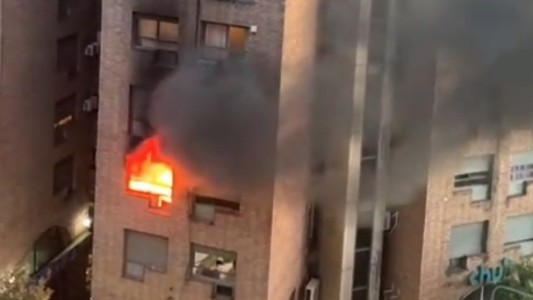 Impactante incendio en Nueva Córdoba: decenas de personas evacuaron el edificio