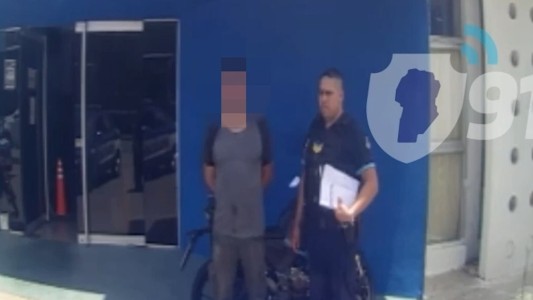 Detuvieron a un hombre de 46 años que exhibía sus genitales en distintos colegios de la ciudad