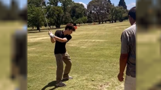 Mientras define su futuro, Colapinto volvió a Argentina y estuvo jugando al golf