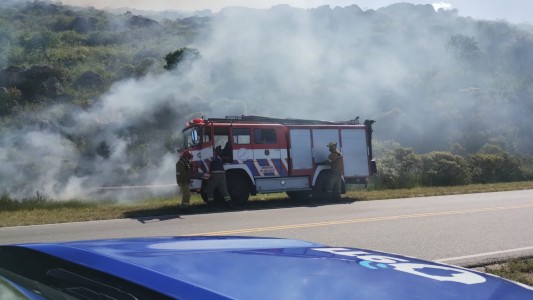 Bomberos controlaron un incendio en Copina y normalizan la circulación en Altas Cumbres