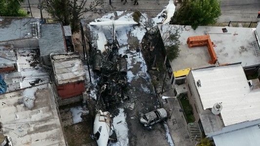 Retiraron los restos del avión que impactó contra una casa en San Fernando