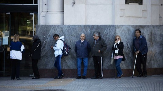 El Gobierno de Córdoba paga este lunes el bono de $100 mil para jubilados y pensionados: los detalles
