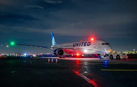 Hallaron un cadáver en un avión que voló de Chicago a Maui