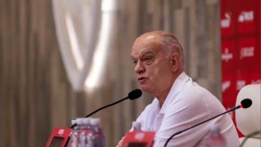 Néstor Grindetti contundente ante las salidas nocturnas de los futbolistas: “No pueden dedicarse a la joda”