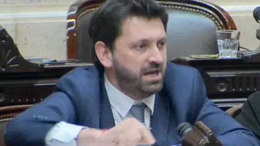 La furia de los radicales “sin peluca” por la foto del bloque UCR con Milei: “Arrastrados como gusanos”