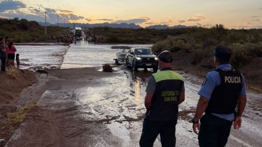 Una familia cayó al río Diamante en Mendoza y el conductor manejaba borracho