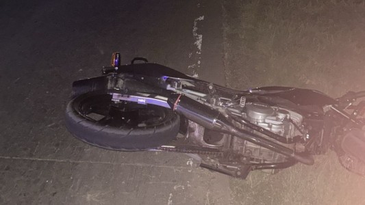 Tres motos chocaron en Río Segundo y murió un joven de 22 años: investigan si estaban corriendo picadas