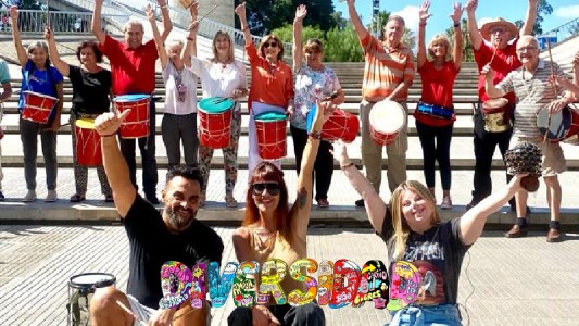 “Tambores que hackean el viejismo”.