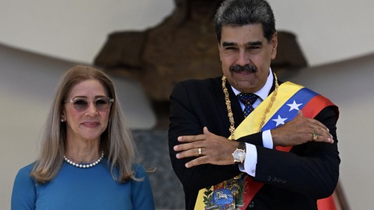EEUU califica de "farsa" la investidura de Maduro y sube la recompensa por su captura