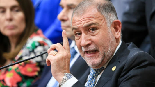 Luis Juez abandona la presidencia del bloque PRO en el Senado: quiere ser candidato de Milei