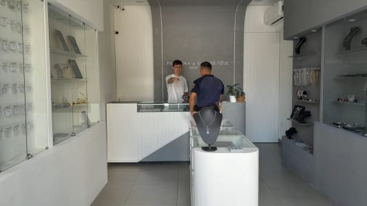 Un grupo de menores de 11 y 13 años robaron elementos de una joyería en barrio General Paz