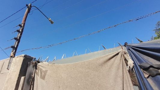 Le robaron ocho veces y decidió “blindar” su casa en barrio Argüello