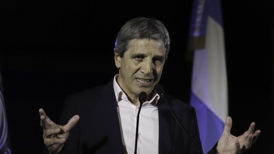 Desde este viernes, los precios de bienes y servicios podrán mostrarse en dólares