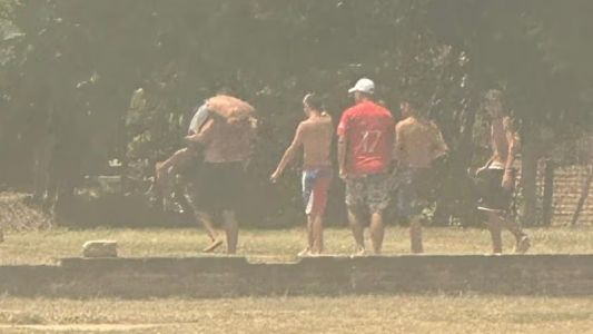 Vecinos capturaron a un ladrón y mientras esperaban a la Policía, una banda armada lo rescató con machetes y palos