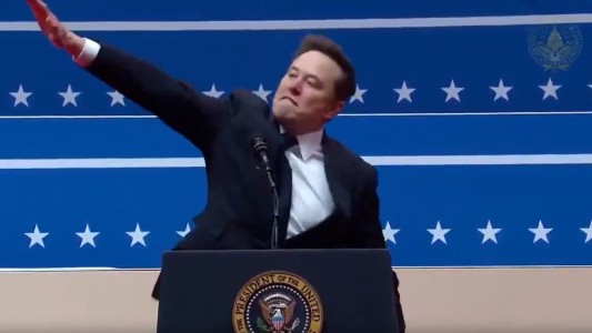 El extraño gesto de Elon Musk durante la celebración por la asunción de Donald Trump