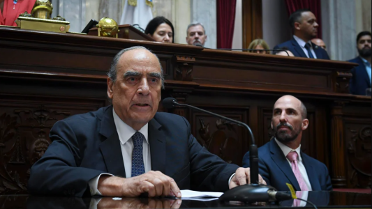 Guilermo Francos está reunido con senadores aliados en busca de apoyos para las sesiones extraordinarias