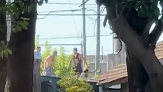 Intentó robar en la misma casa por cuarta vez: lo atraparon vecinos y lo lincharon