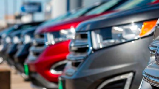 El Gobierno redujo impuestos para autos de alta gama y motos