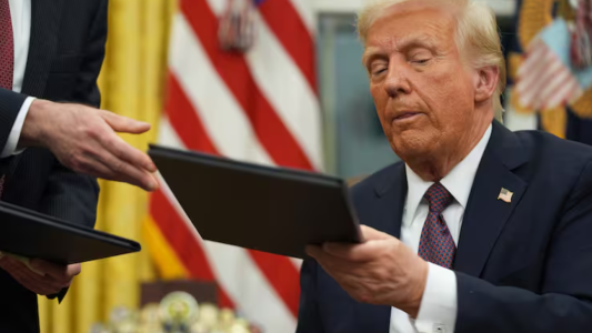 Trump firmó un decreto para impedir el cambio de género en menores de 19 años