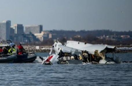 Recuperan cajas negras del avión accidentado en Washington