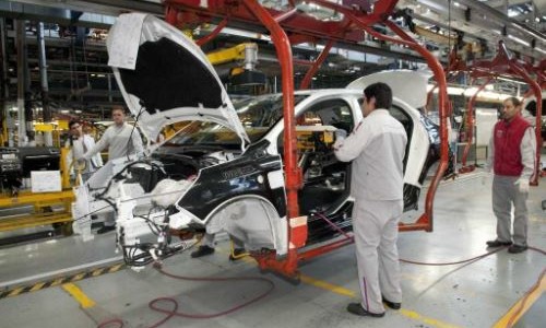 Suspenden el impuesto interno del 20% y reduce alícuotas para vehículos y embarcaciones