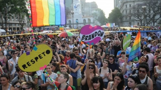 El colectivo LGTBIQ+ marcha a Plaza de Mayo en rechazo del discurso de Javier Milei contra la diversidad
