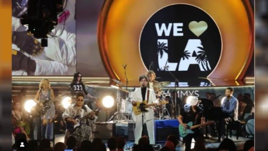 La ceremonia de los Grammys 2025 se inauguró con un homenaje a Los Ángeles