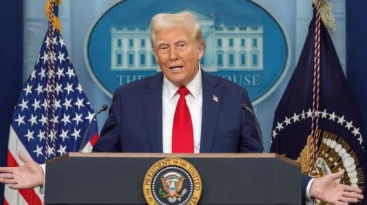 Trump asegura que está "comprometido a comprar y poseer Gaza"