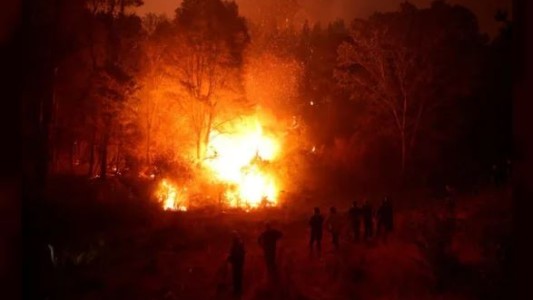Chile enfrenta 22 incendios forestales en plena temporada de verano