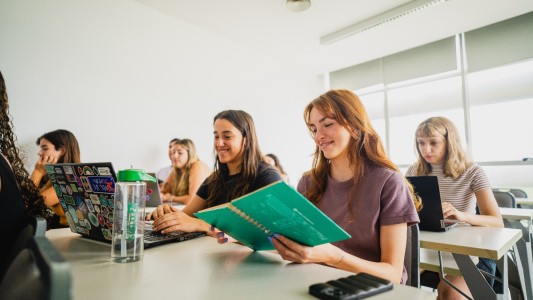Innovación educativa: Universidad Siglo 21 evoluciona la enseñanza a distancia a través de holografías