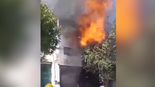 Dos muertos en el incendio que destruyó una pensión en barrio San Martín