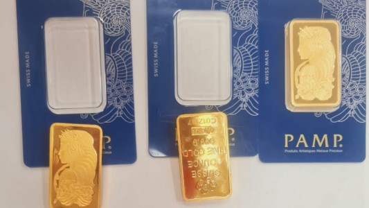 Detuvieron a un hombre por vender lingotes de oro falsos en el centro de Córdoba