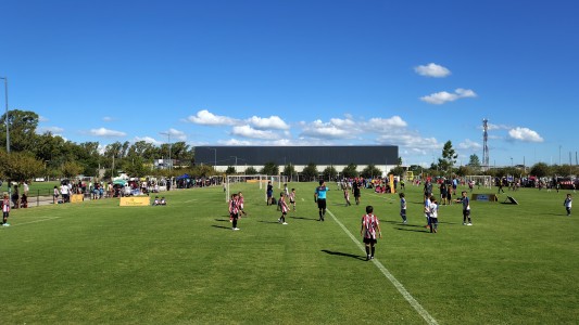 Mas de 2500 chicos de todo el mundo en un torneo de fútbol infantil en Rio Segundo