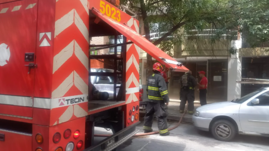 Incendio en un edificio de Nueva Córdoba: Bomberos controlaron las llamas
