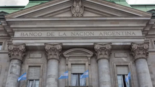 La Justicia suspendió el decreto que transforma al Banco Nación en Sociedad Anónima