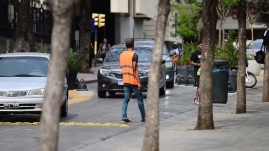 “Naranjita” le quiso cobrar a un hombre que estacionó en su casa y lo detuvieron por amenazas