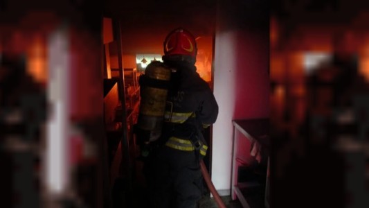 Bomberos combatieron dos incendios en la ciudad de Córdoba