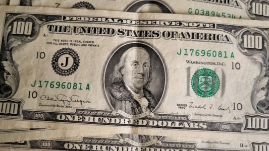 Dólares "cara chica" y deteriorados: el BCRA extendió el plazo para cambiarlos sin costos extra