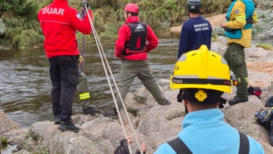 Video: rescataron a tres hombres que quedaron aislados por las crecidas de los ríos