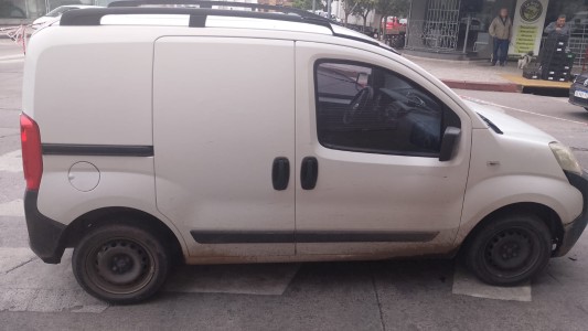 Arresto de dos hombres con inhibidor y auto relacionado a delitos en barrio San Martín