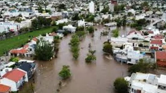 Alerta por tormentas en Bahía Blanca: suspenden clases turno tarde y transporte público
