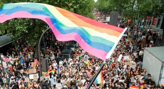 Hungría prohíbe la marcha del orgullo LGTBQ+